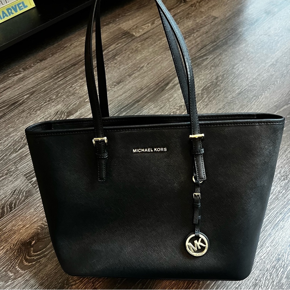 Michael Kors Quinn Large East West Top Zip Tote Bag